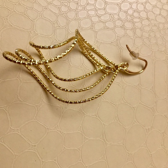 🆕 NWT 18K gold plated STATEMENT EARRINGS triple hanging earrings - Picture 8 of 9